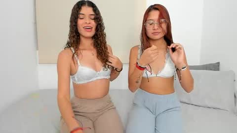 - Eileen - Izzy - Stiven online show from April 27, 2:53 am