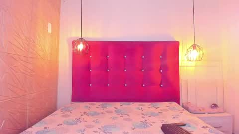 littlesophiie_ online show from March 5, 11:28 am