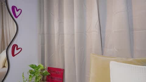 littletammy_ online show from December 21, 4:47 pm