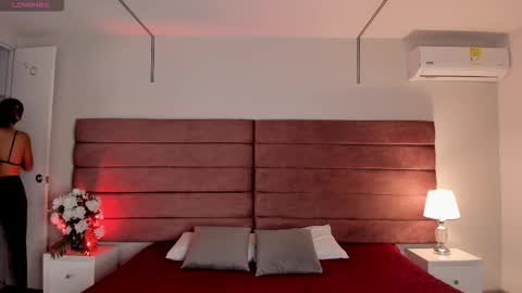 littlevaale online show from December 19, 11:17 am