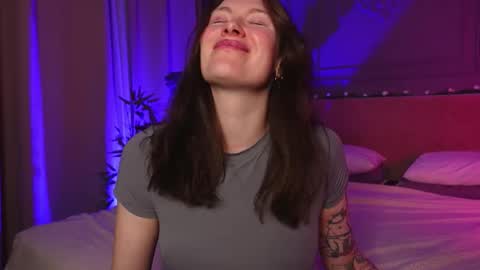 Snapshot of liv_fay chatting on December 20, 2:35 pm Liv 3 online show from December 20, 2:35 pm