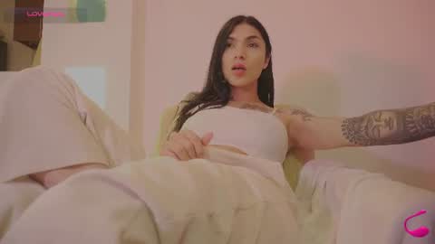 Emily  R online show from June 25, 6:12 pm