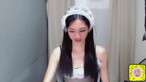 Snapshot of liviacum_ chatting on February 23, 10:29 pm Lvia online show from February 23, 10:29 pm