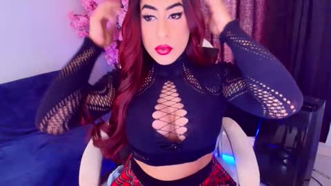 Snapshot of lizagothdoll chatting on June 1, 7:48 pm Liza Goth online show from June 1, 7:48 pm