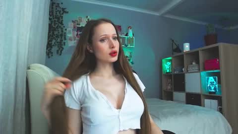 Snapshot of lizberry_moon chatting on November 18, 7:35 am Lisa online show from November 18, 7:35 am