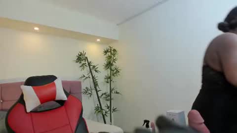 lizzie_williamss online show from July 2, 3:23 am