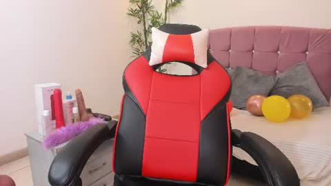lizzie_williamss online show from July 14, 3:22 am