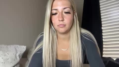 lizzy2bizzy online show from April 1, 7:00 pm