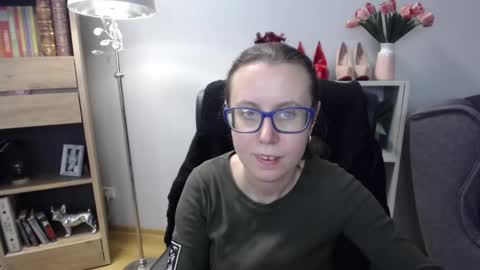 Lizzy online show from December 18, 5:35 am