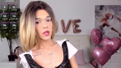 lizzydelrey online show from February 18, 8:27 pm