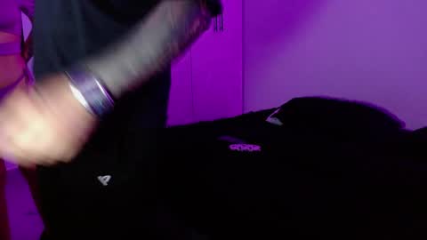 lliamm 2 online show from April 1, 6:36 am