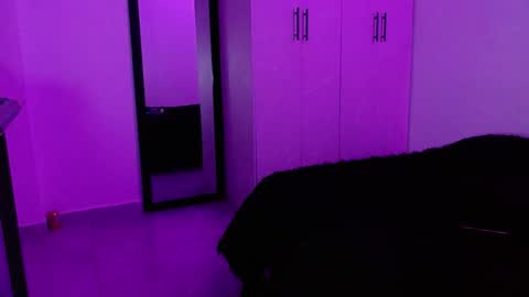 lliamm 2 online show from April 9, 5:29 am