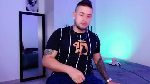 lliamm 2 online show from May 28, 3:04 am