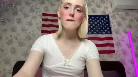 Snapshot of llinabarbie chatting on June 19, 3:16 pm Alina online show from June 19, 3:16 pm