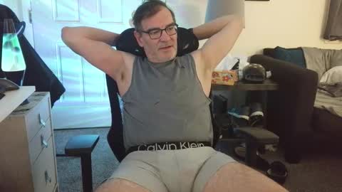 Snapshot of lngdickdaddy chatting on February 1, 1:04 am LongDick Daddy online show from February 1, 1:04 am