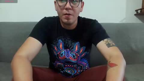 Snapshot of lobomx19 chatting on June 15, 11:51 pm Lobo online show from June 15, 11:51 pm