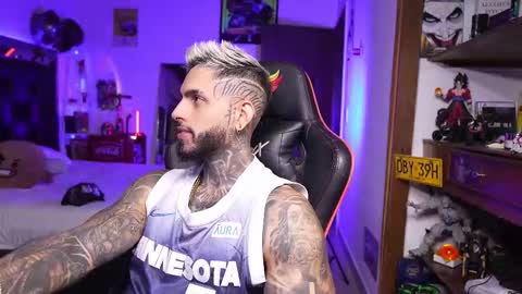 logan_hugh8 online show from March 27, 11:32 am