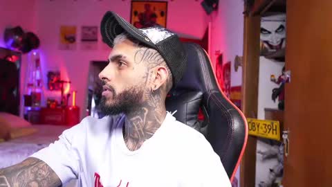 logan_hugh8 online show from April 4, 6:16 pm