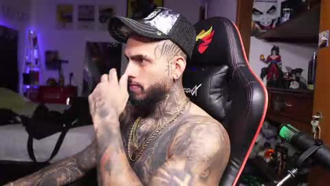 logan_hugh8 online show from April 20, 3:48 pm