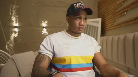 logan_varela online show from June 6, 12:32 pm