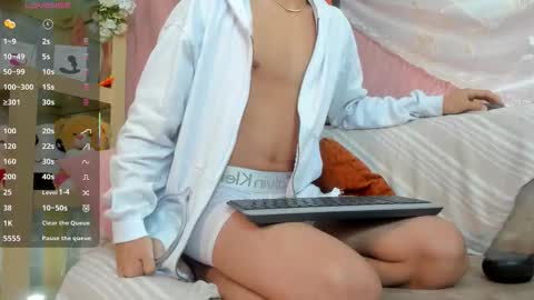 logantwink18 online show from March 14, 11:48 am