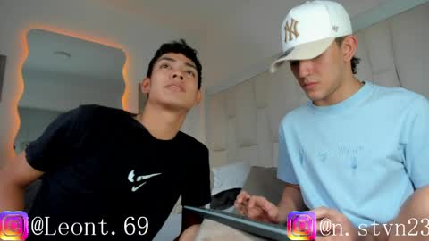 logantwink18 online show from April 4, 10:29 pm