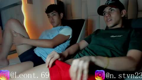 logantwink18 online show from April 12, 1:10 am