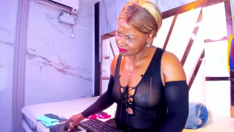 Snapshot of lola_hornei chatting on July 18, 11:47 am Lola online show from July 18, 11:47 am