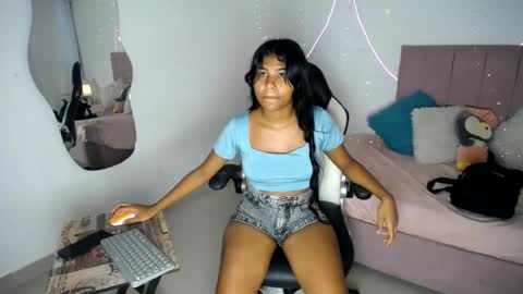 Snapshot of lola_lustrum chatting on June 15, 3:36 pm lola_lustrum online show from June 15, 3:36 pm