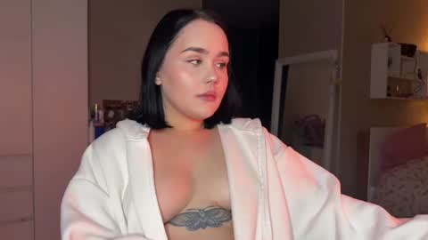 lola_razee online show from June 27, 9:20 pm