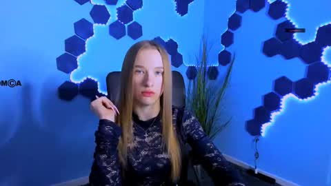 Snapshot of lola_soft_ chatting on February 20, 9:43 am your dream online show from February 20, 9:43 am