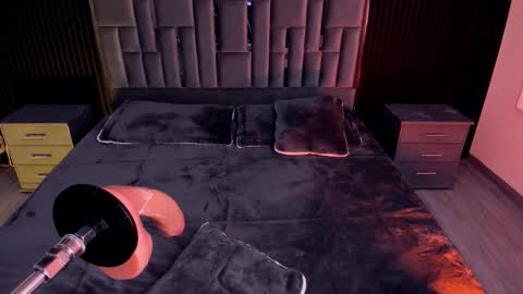 Lola Angel online show from September 18, 11:40 pm