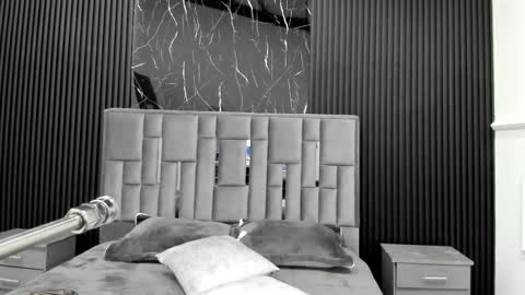 Lola Angel online show from November 8, 7:45 pm