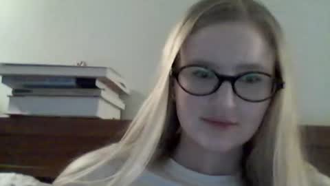 Snapshot of lolaglamour_ chatting on June 23, 6:28 pm lolaglamour_ online show from June 23, 6:28 pm
