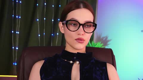 lolalemona online show from April 17, 1:47 pm