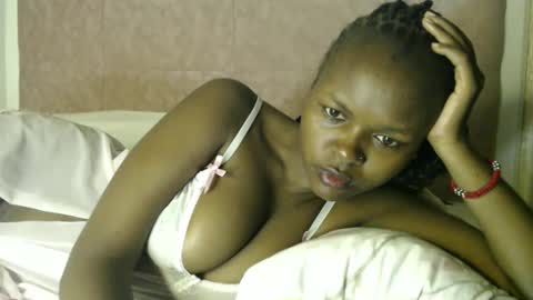 lolamia7 online show from September 28, 7:25 am