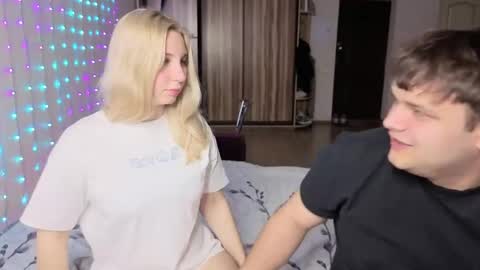 lollove24 online show from April 1, 9:01 pm