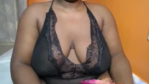 Snapshot of lomyenom56 chatting on May 12, 5:21 pm lomyenom56 online show from May 12, 5:21 pm