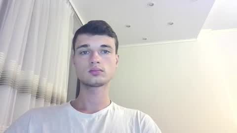 Snapshot of london_tomy chatting on December 18, 11:55 pm london_tomy online show from December 18, 11:55 pm