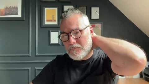 EnglishBear online show from June 8, 10:37 am