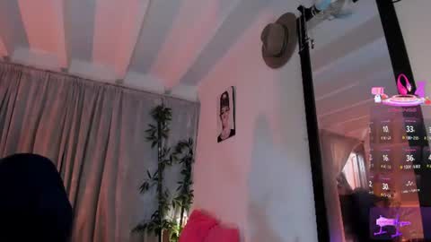 Snapshot of lonely_shewolf chatting on July 13, 4:32 pm Jennifer online show from July 13, 4:32 pm