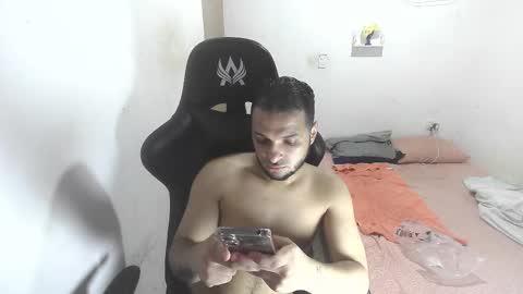 Marvin Santiago online show from March 15, 1:55 am