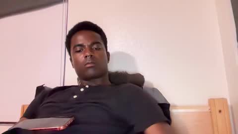 deondremartin05 online show from May 26, 3:24 am