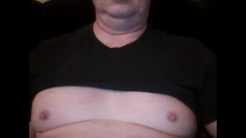 Snapshot of look823 chatting on December 14, 2:23 am look823 online show from December 14, 2:23 am