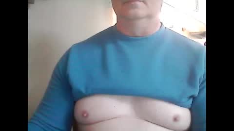 Snapshot of look823 chatting on October 31, 2:18 pm look823 online show from October 31, 2:18 pm