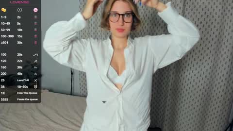 Snapshot of loookat_me chatting on May 30, 8:28 pm Jina online show from May 30, 8:28 pm
