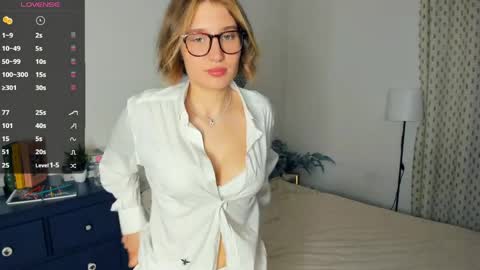 Snapshot of loookat_me chatting on June 4, 8:15 pm Jina online show from June 4, 8:15 pm