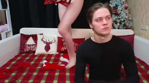 Jean and Isa right couple Mark and Eva left couple online show from December 24, 7:49 am