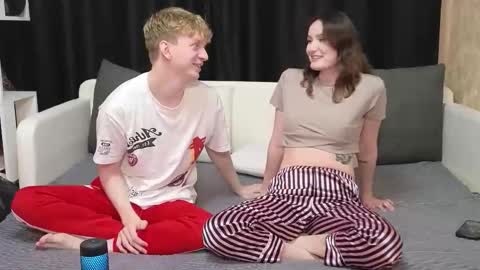 Jean and Isa right couple Mark and Eva left couple online show from November 7, 10:26 am