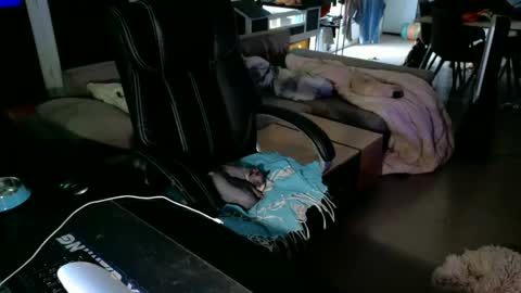 Snapshot of loov2watch chatting on June 2, 4:09 pm Mato online show from June 2, 4:09 pm